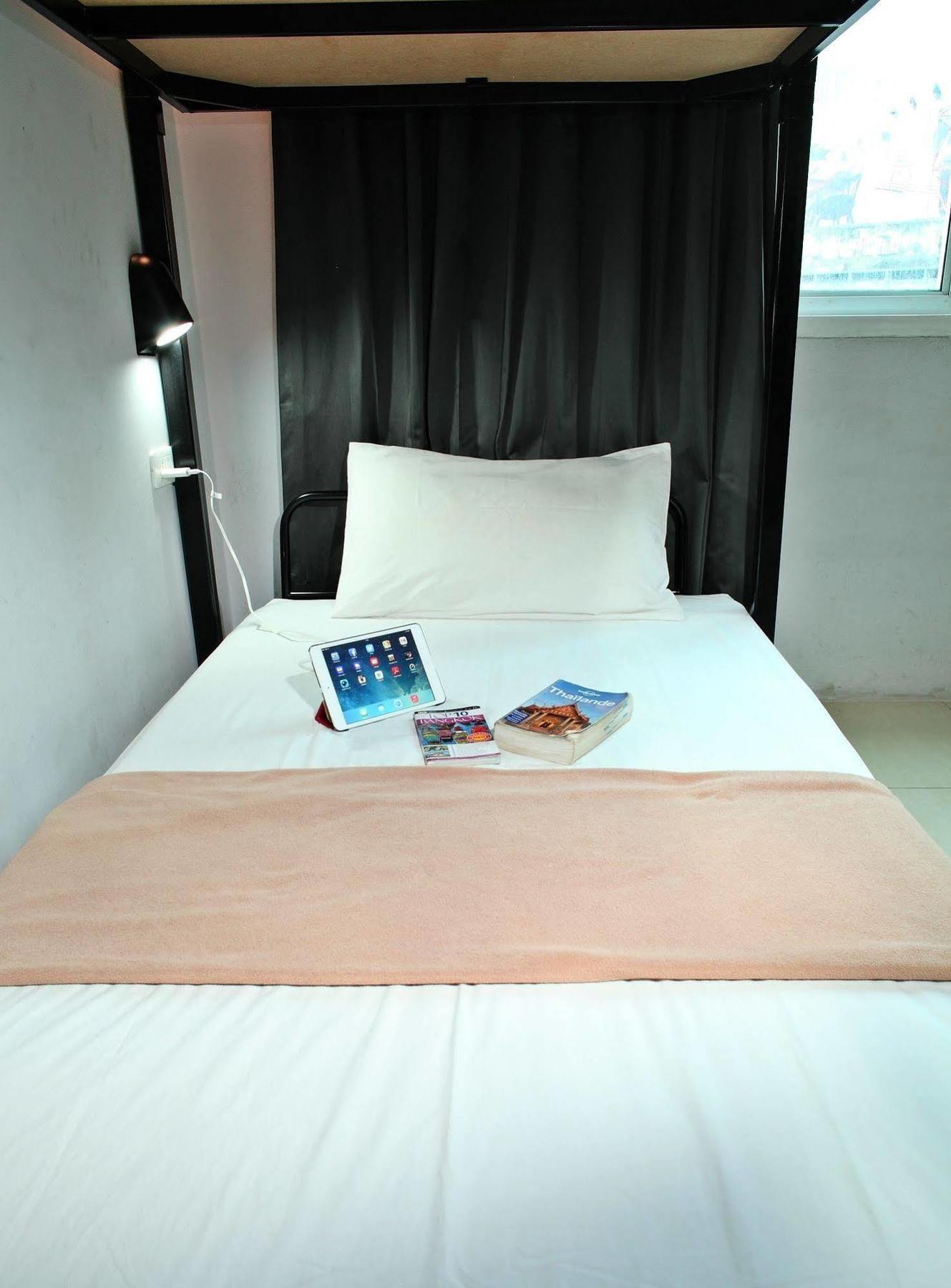 Link Corner Hostel Bangkok Exterior photo